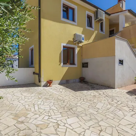 Gabi - Mdn151 By Interhome *